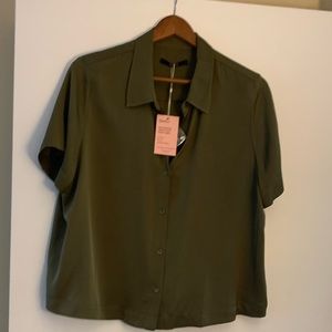 XL olive camp shirt from Quince.  Never worn.
